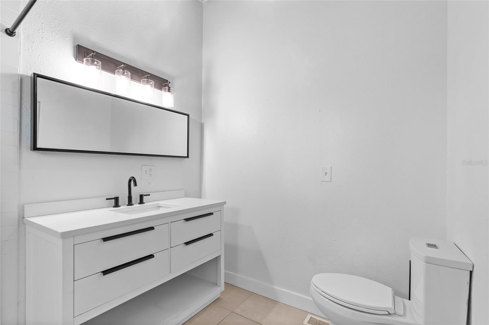 Image 33 of 49 For 18816 Carr Dr