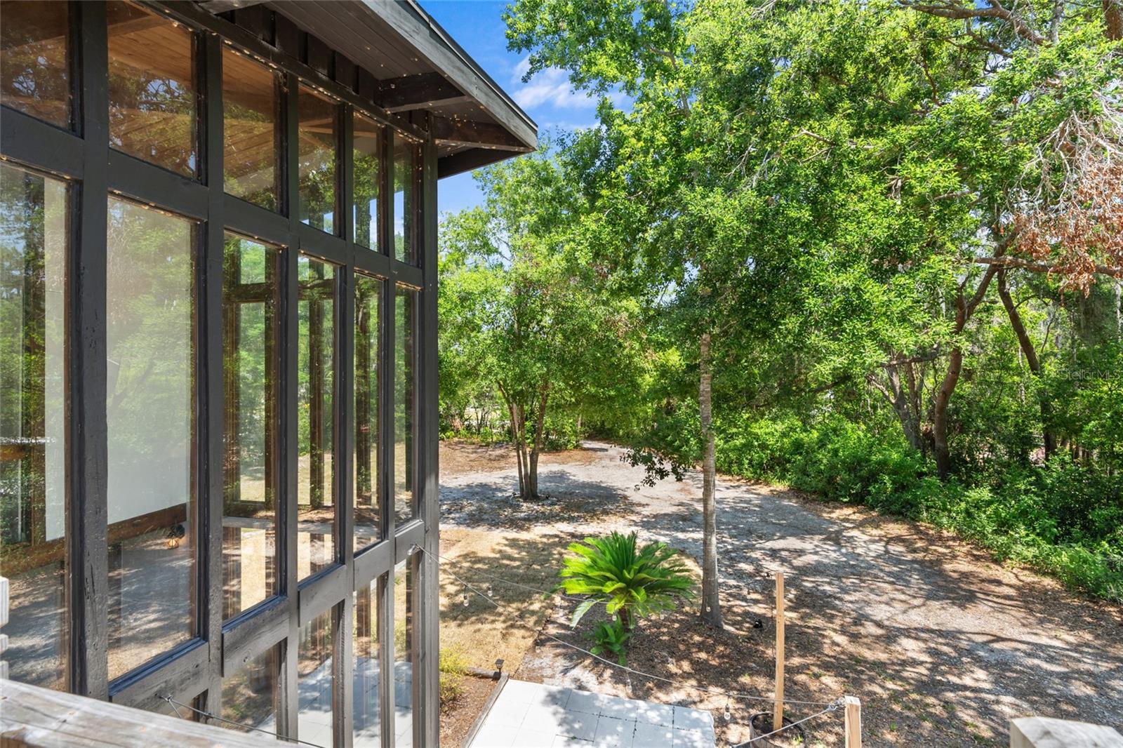 Image 35 of 49 For 18816 Carr Dr