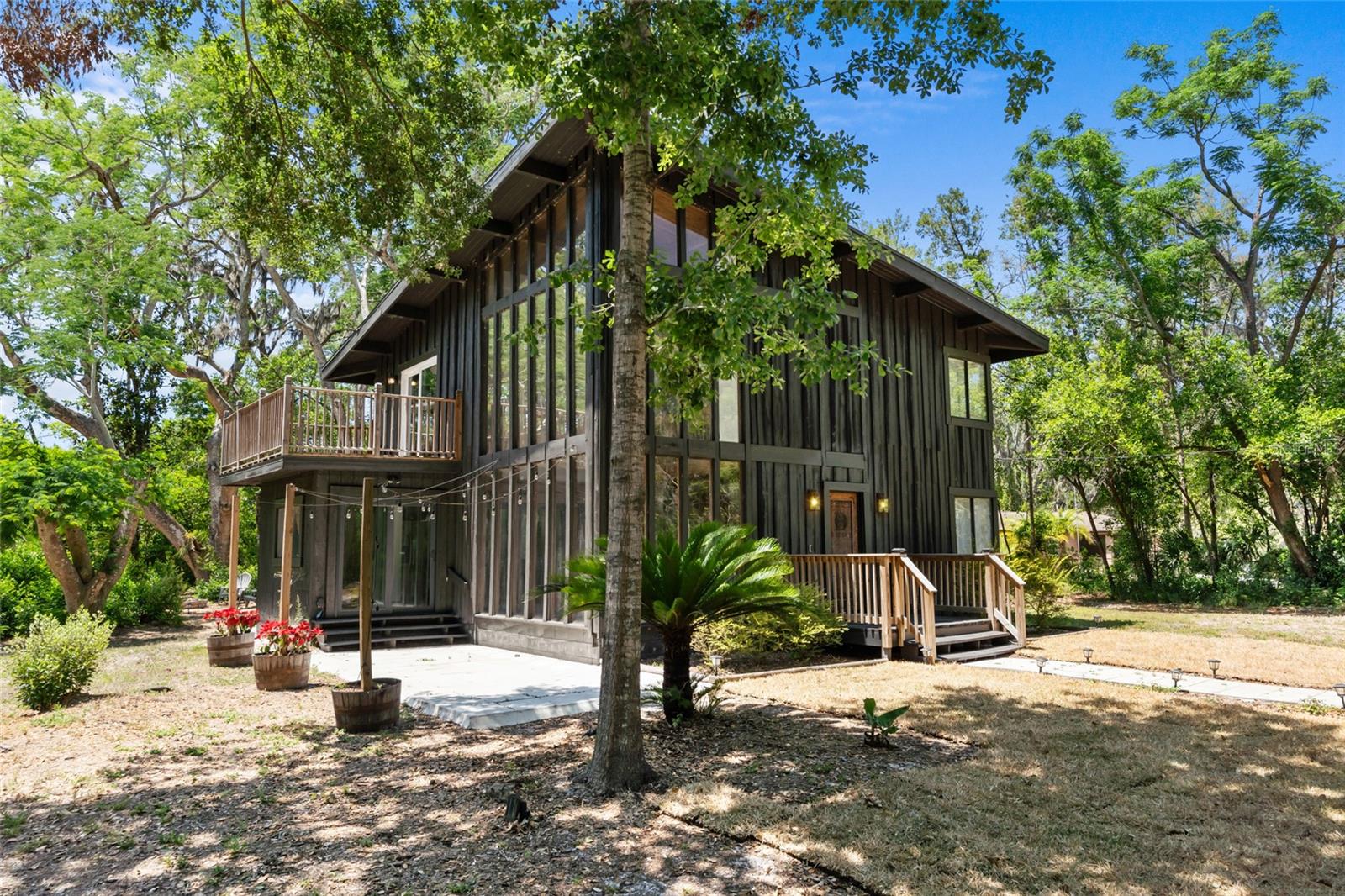 Image 37 of 49 For 18816 Carr Dr