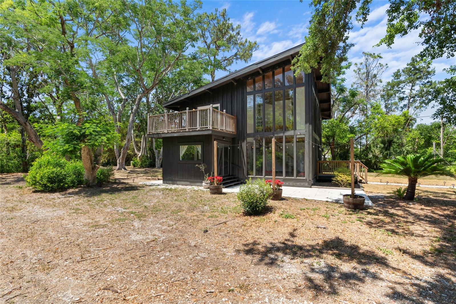 Image 38 of 49 For 18816 Carr Dr