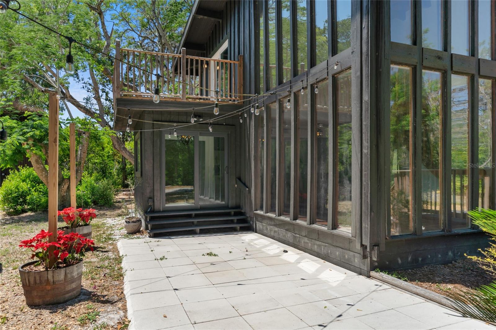 Image 40 of 49 For 18816 Carr Dr