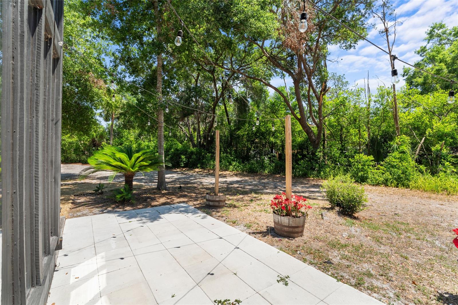 Image 41 of 49 For 18816 Carr Dr
