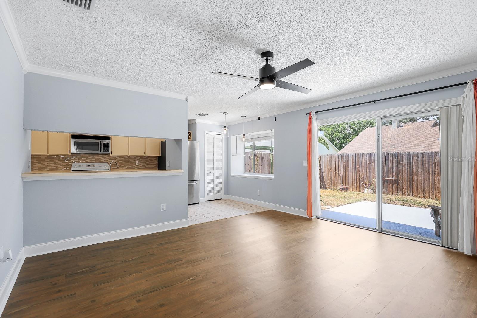 Listing photo id 9 for 1227 Tuxford Drive