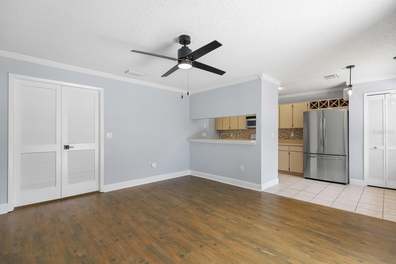 Listing photo id 11 for 1227 Tuxford Drive