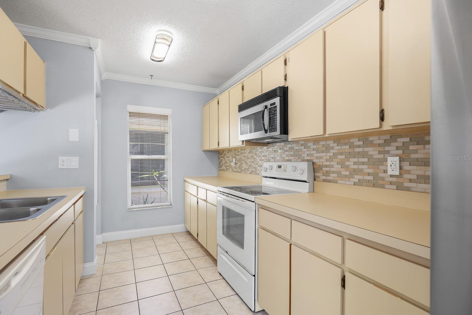 Listing photo id 14 for 1227 Tuxford Drive