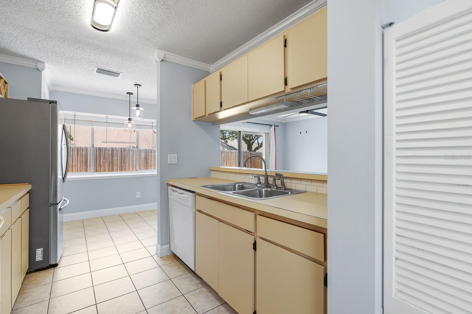 Listing photo id 17 for 1227 Tuxford Drive