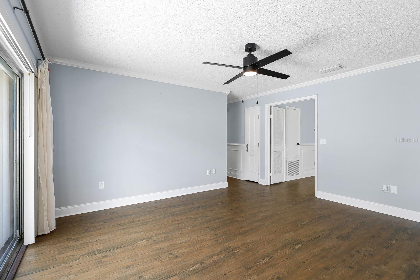 Listing photo id 18 for 1227 Tuxford Drive