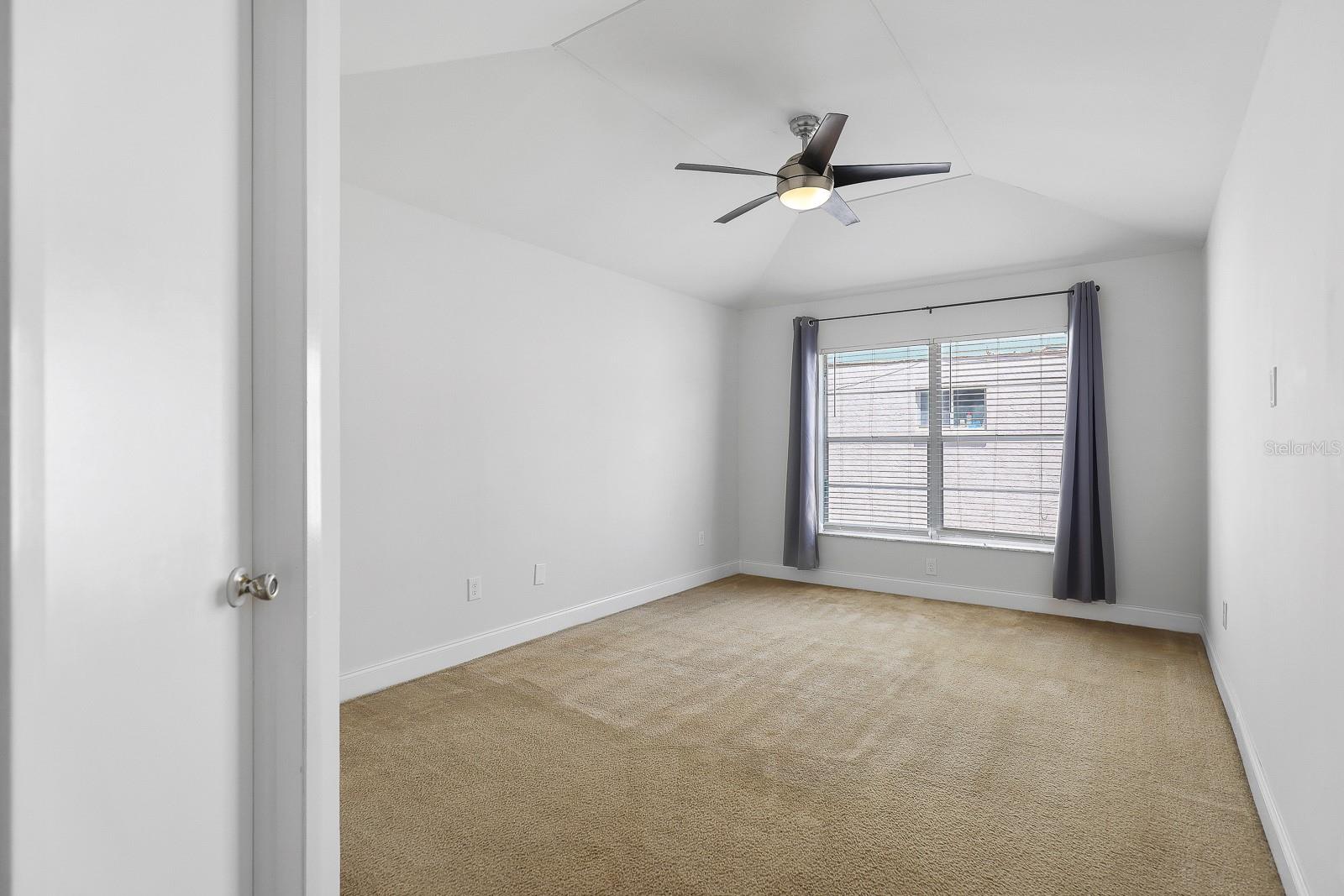 Listing photo id 19 for 1227 Tuxford Drive