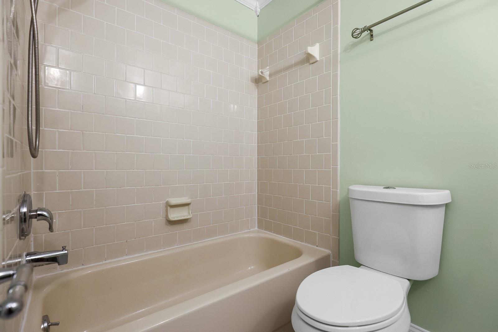 Listing photo id 22 for 1227 Tuxford Drive