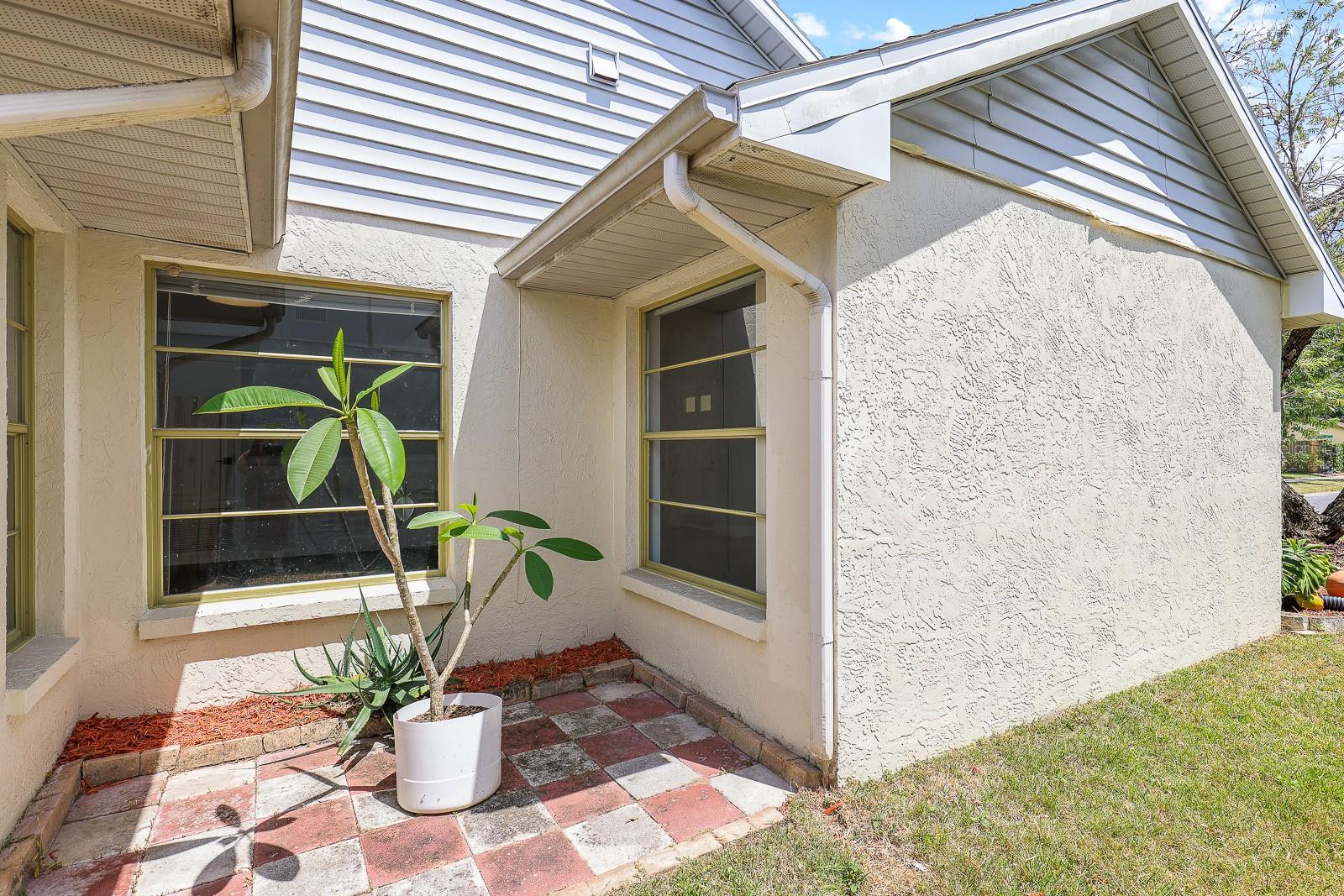 Listing photo id 1 for 1227 Tuxford Drive