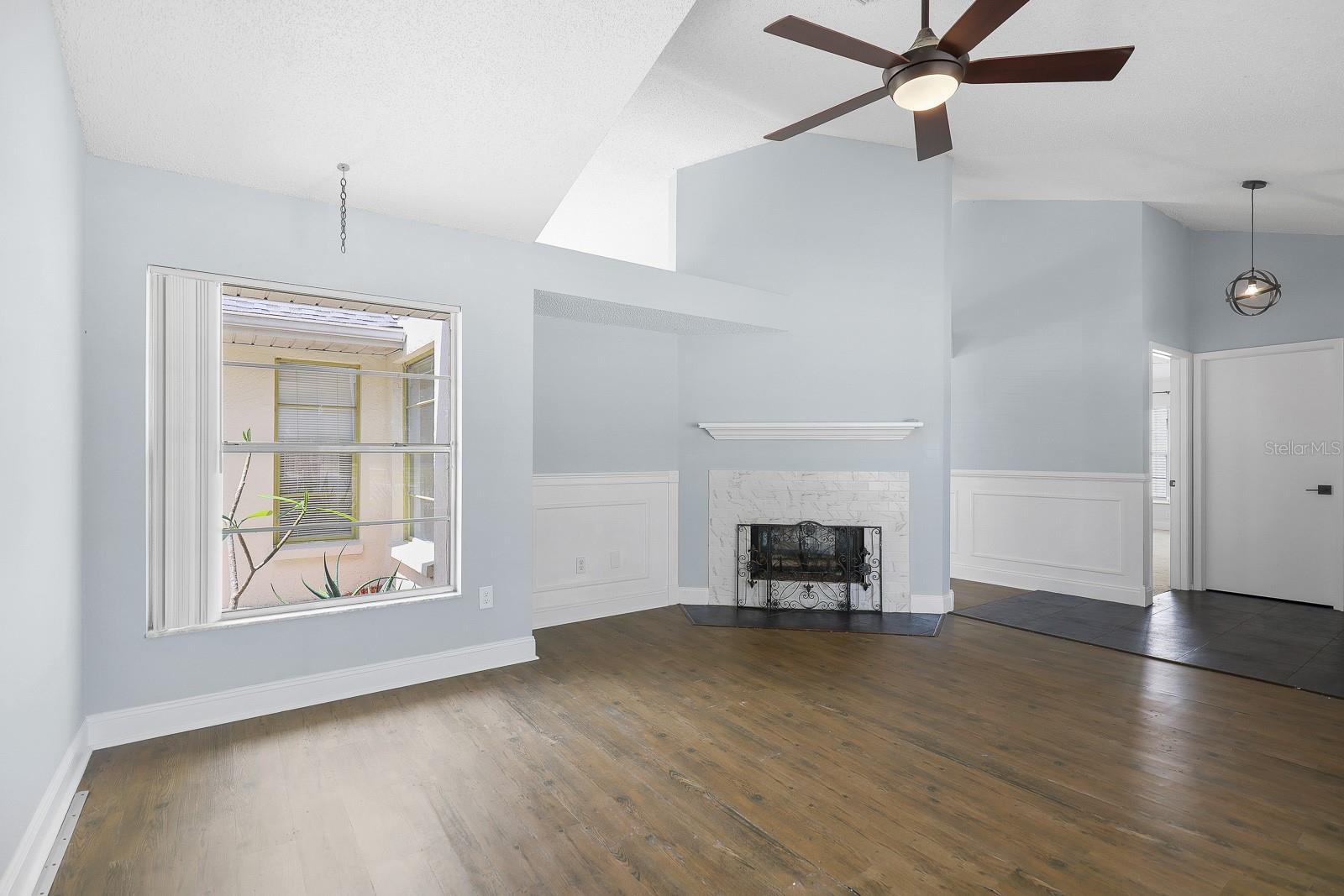 Listing photo id 5 for 1227 Tuxford Drive