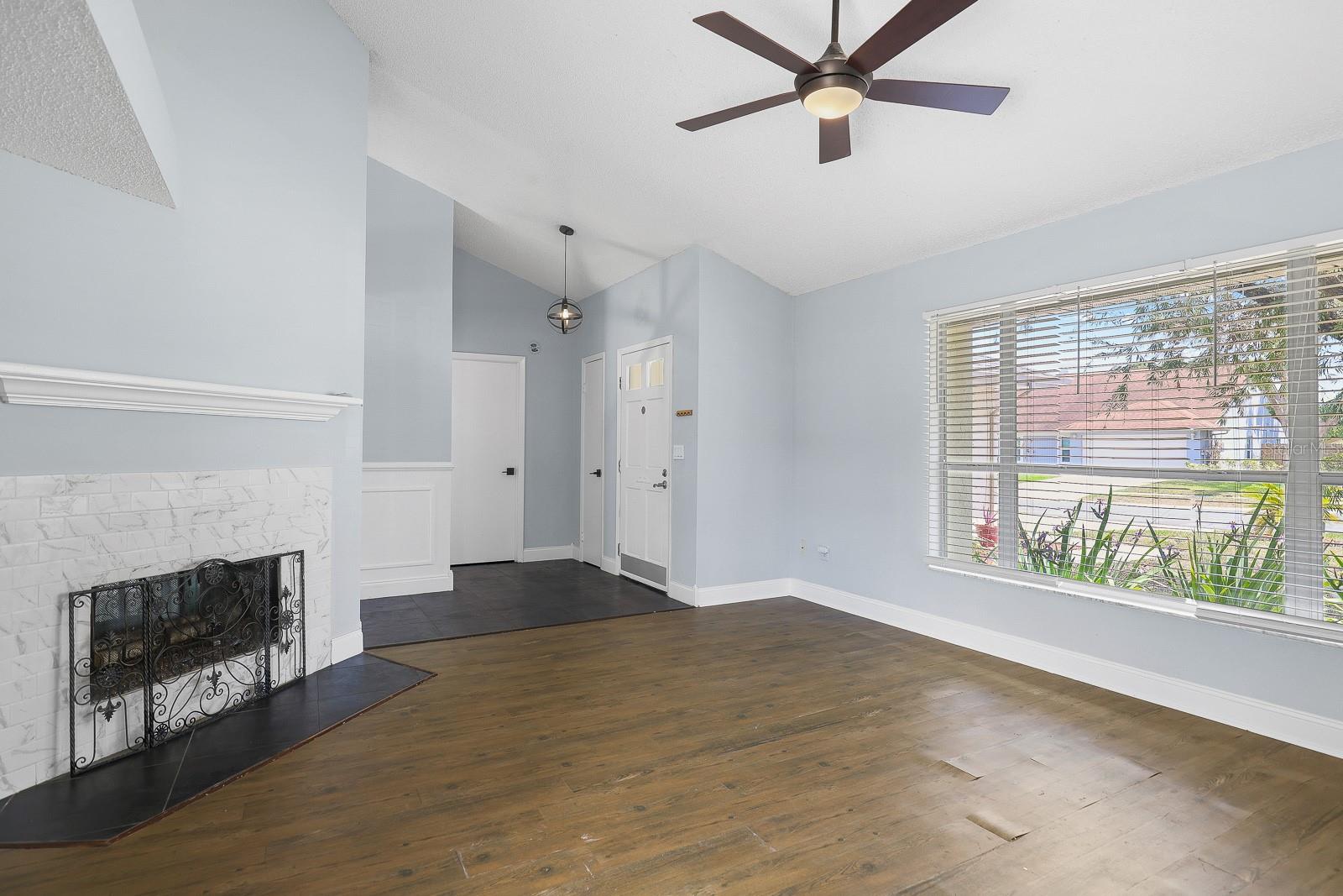 Listing photo id 6 for 1227 Tuxford Drive