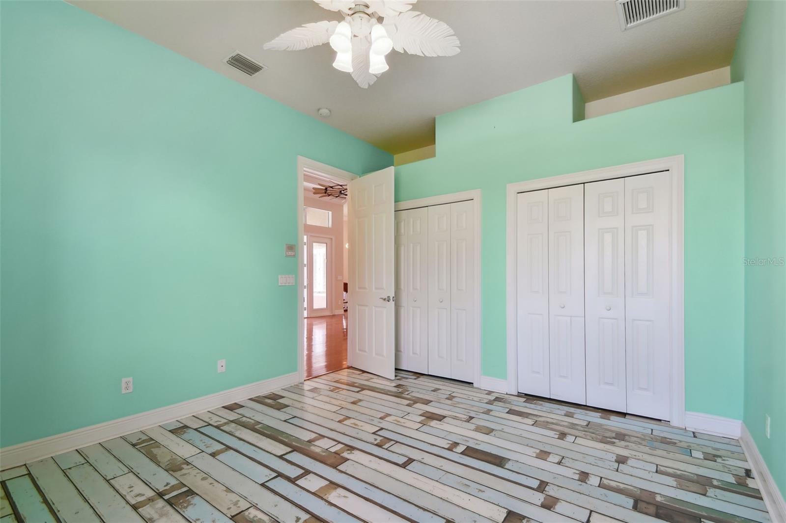 Image 47 of 93 For 2605 59th Street S