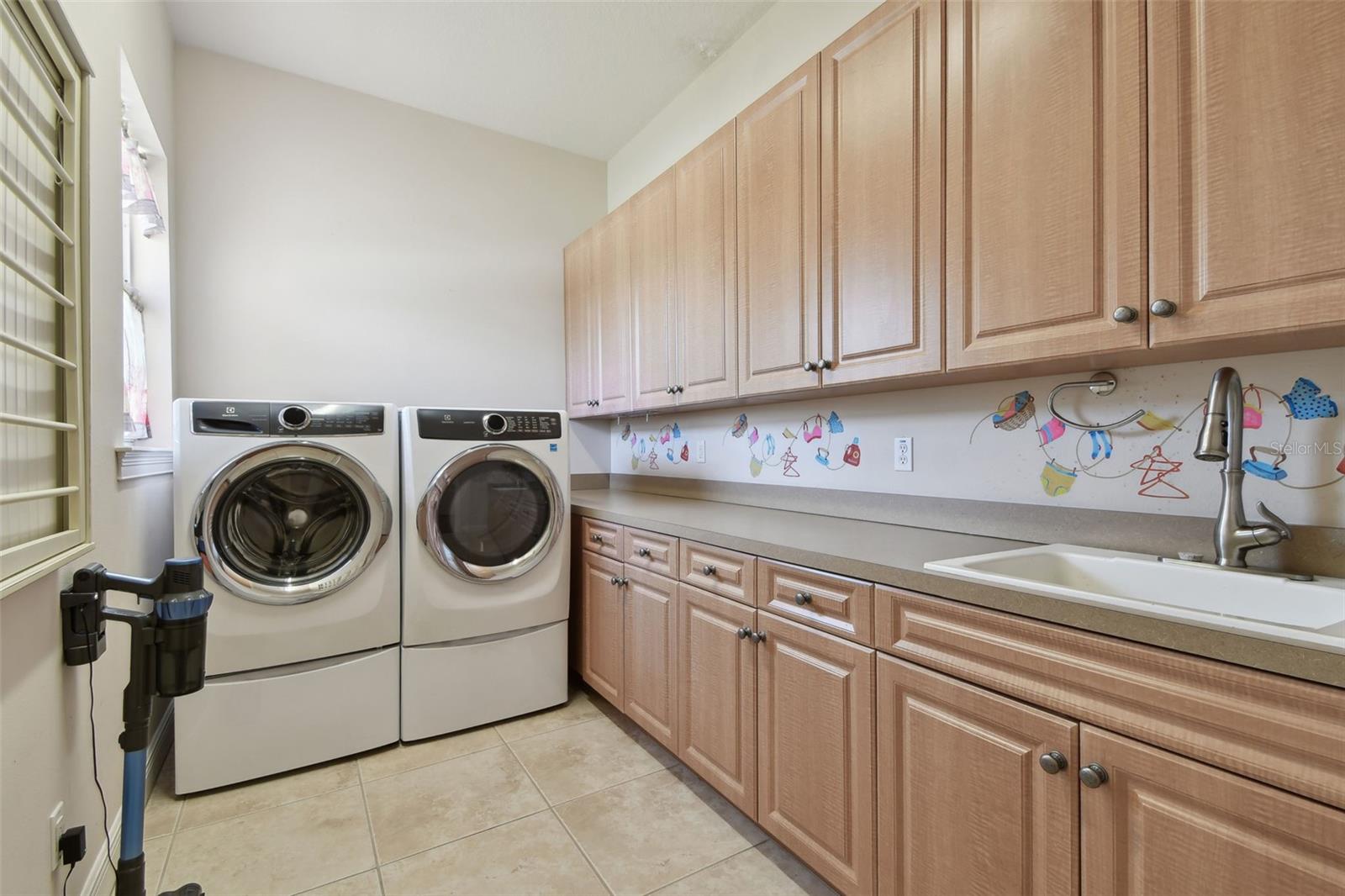 Image 65 of 93 For 2605 59th Street S