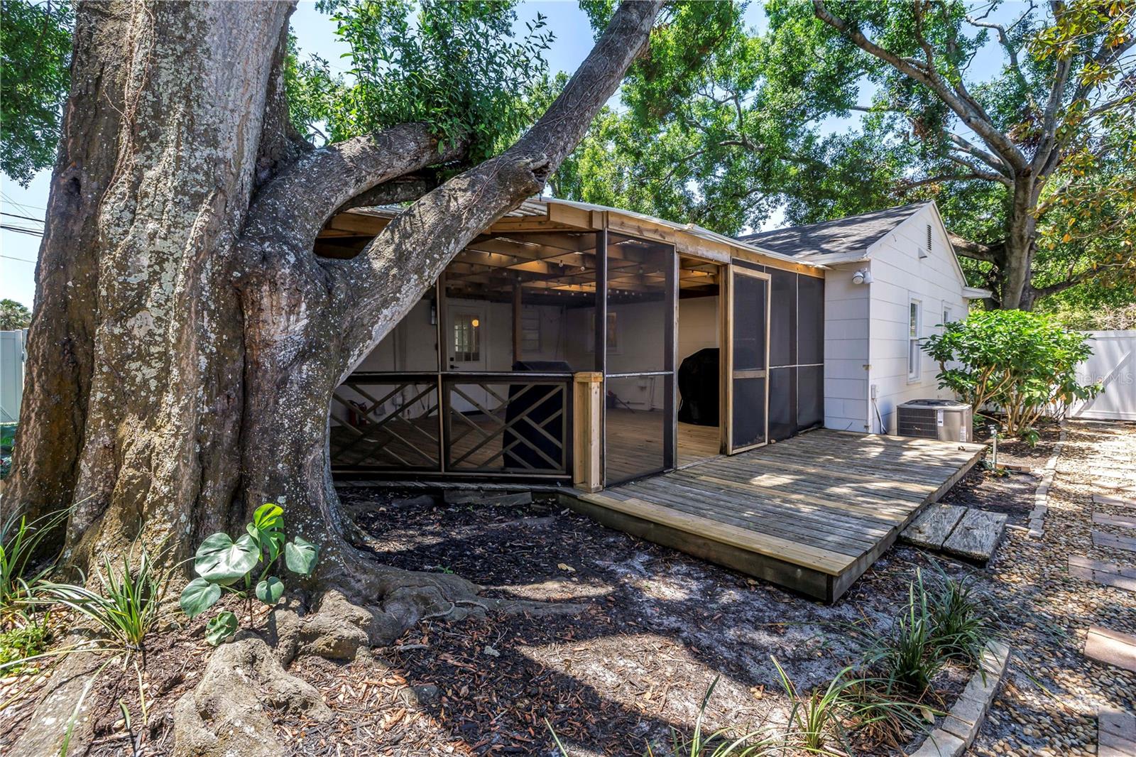 Image 33 of 40 For 420 Matanzas Avenue