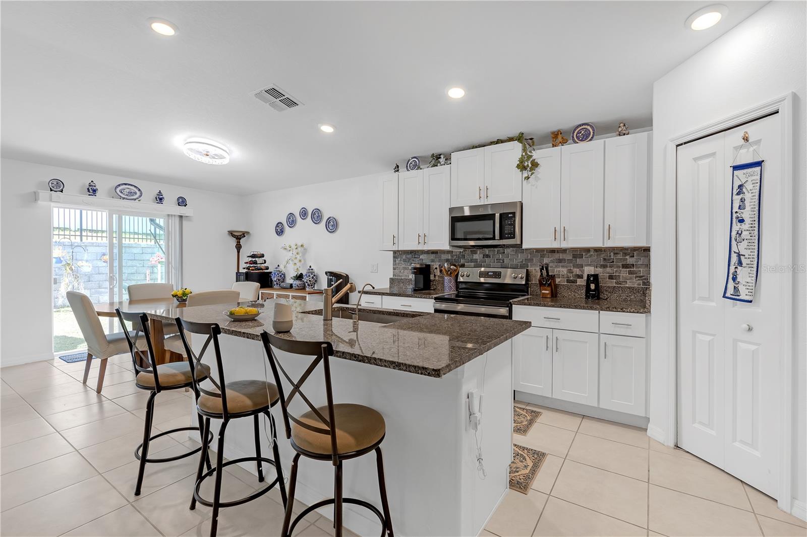 Listing photo id 15 for 36568 Garden Wall Way