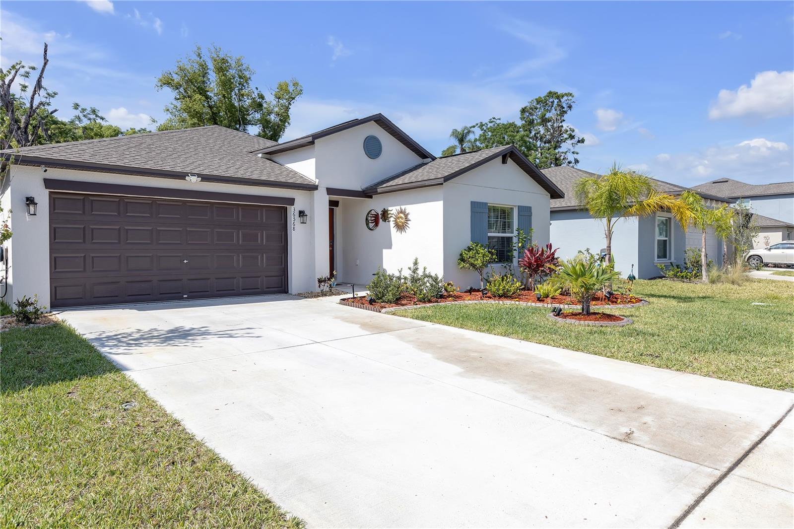 Listing photo id 1 for 36568 Garden Wall Way