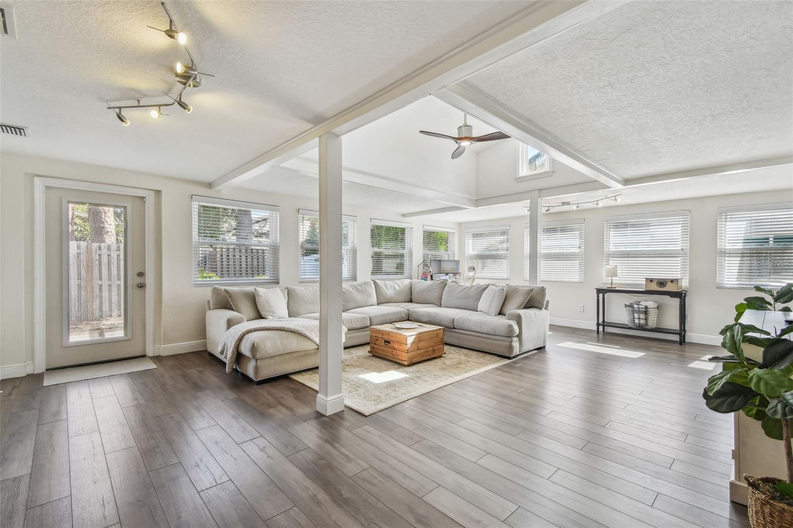Image 10 of 29 For 13749 80th Avenue