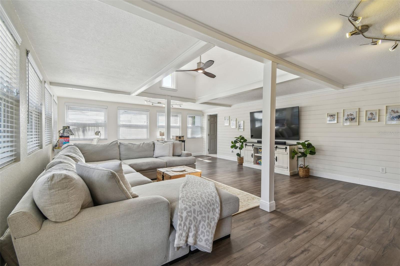 Image 11 of 29 For 13749 80th Avenue