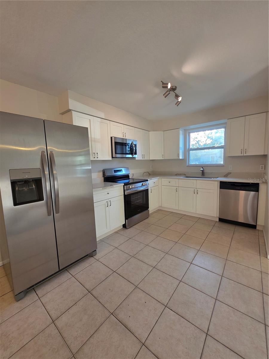 Image 4 of 16 For 3832 Valley Tree Drive