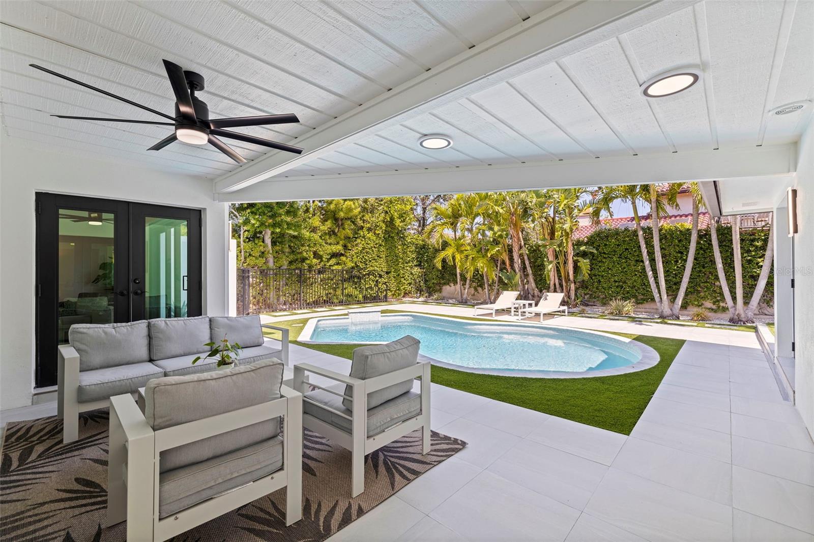 Image 33 of 47 For 7108 Pelican Island Drive