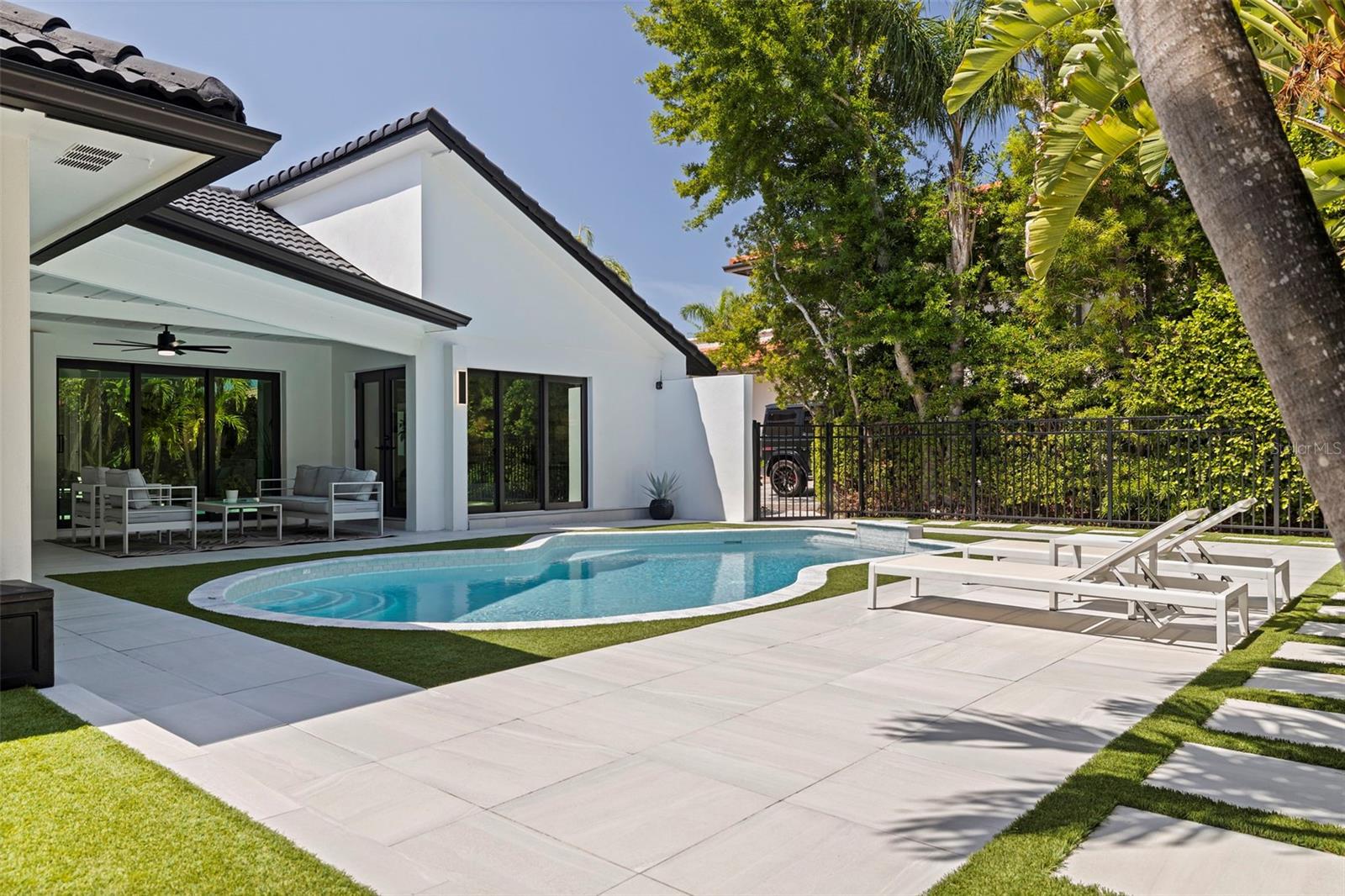 Image 36 of 47 For 7108 Pelican Island Drive