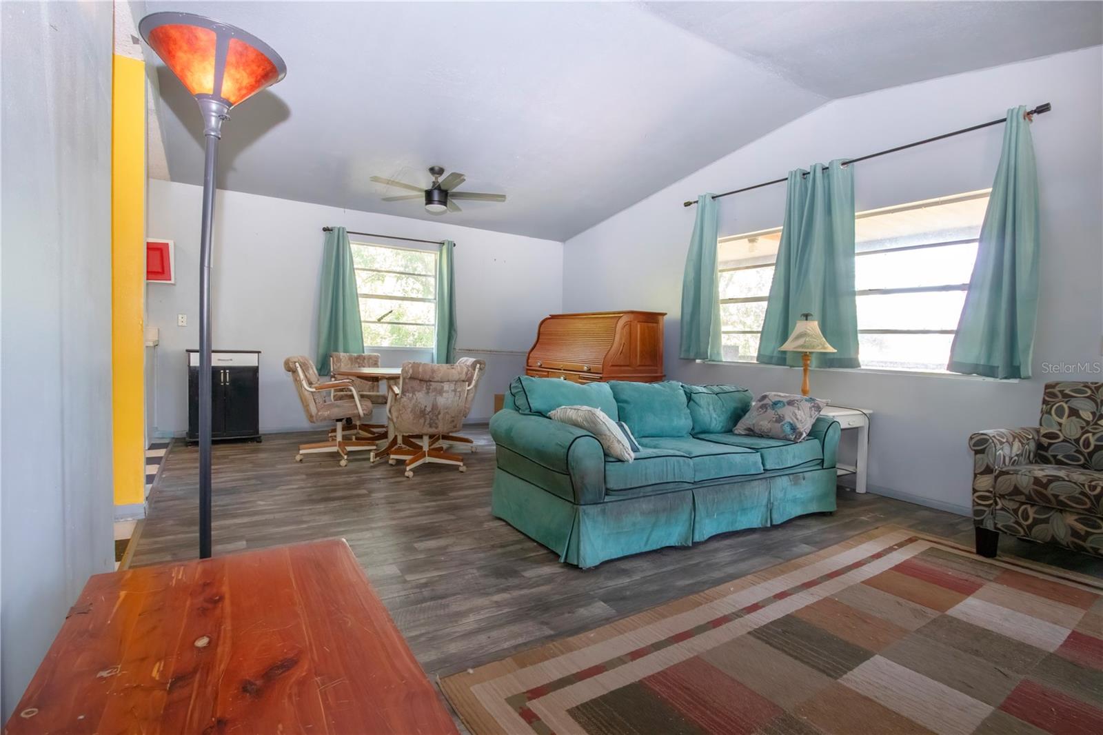 Listing photo id 8 for 1616 Lightfoot Road