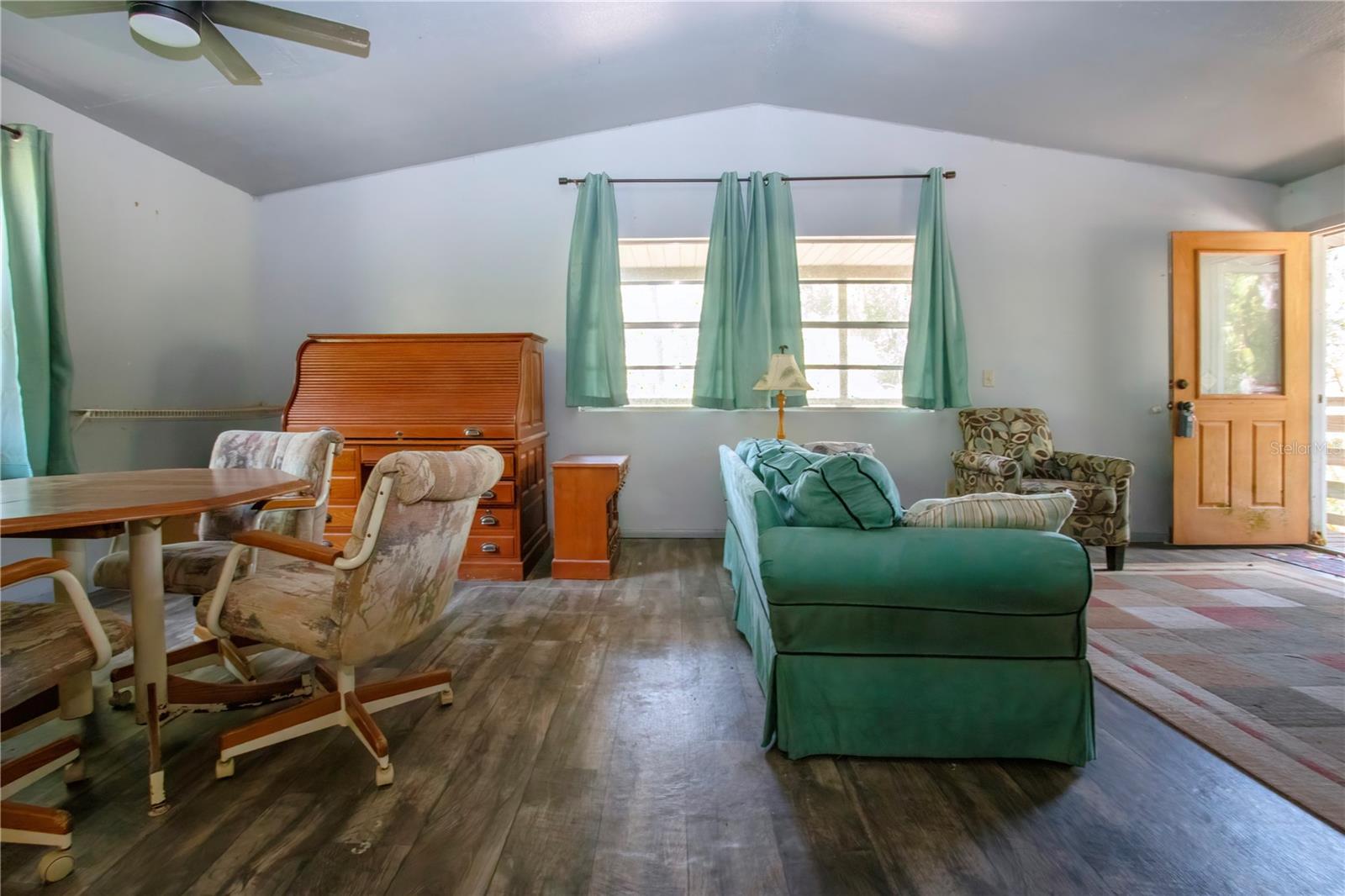 Listing photo id 9 for 1616 Lightfoot Road