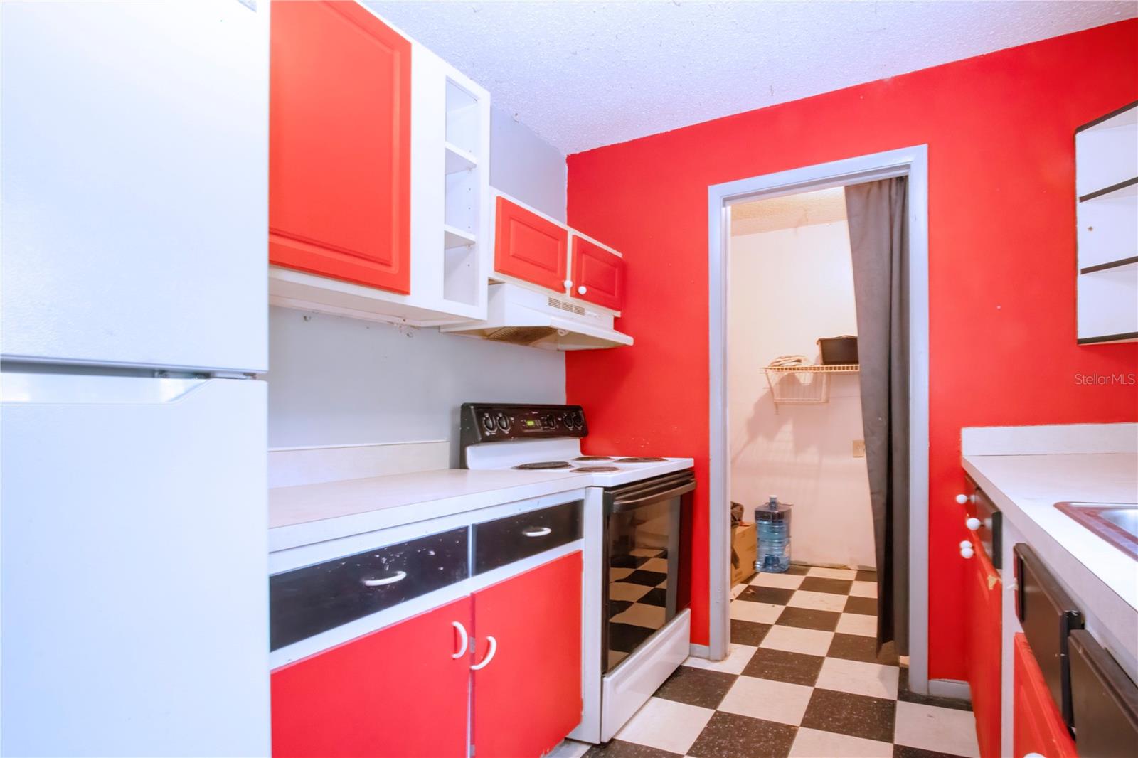 Listing photo id 14 for 1616 Lightfoot Road