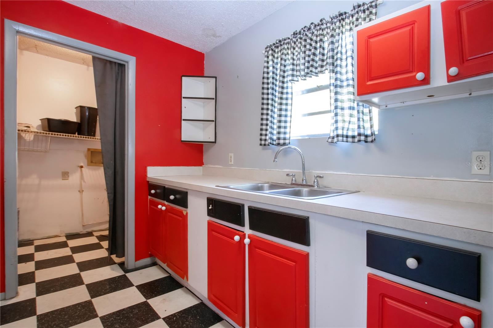 Listing photo id 15 for 1616 Lightfoot Road