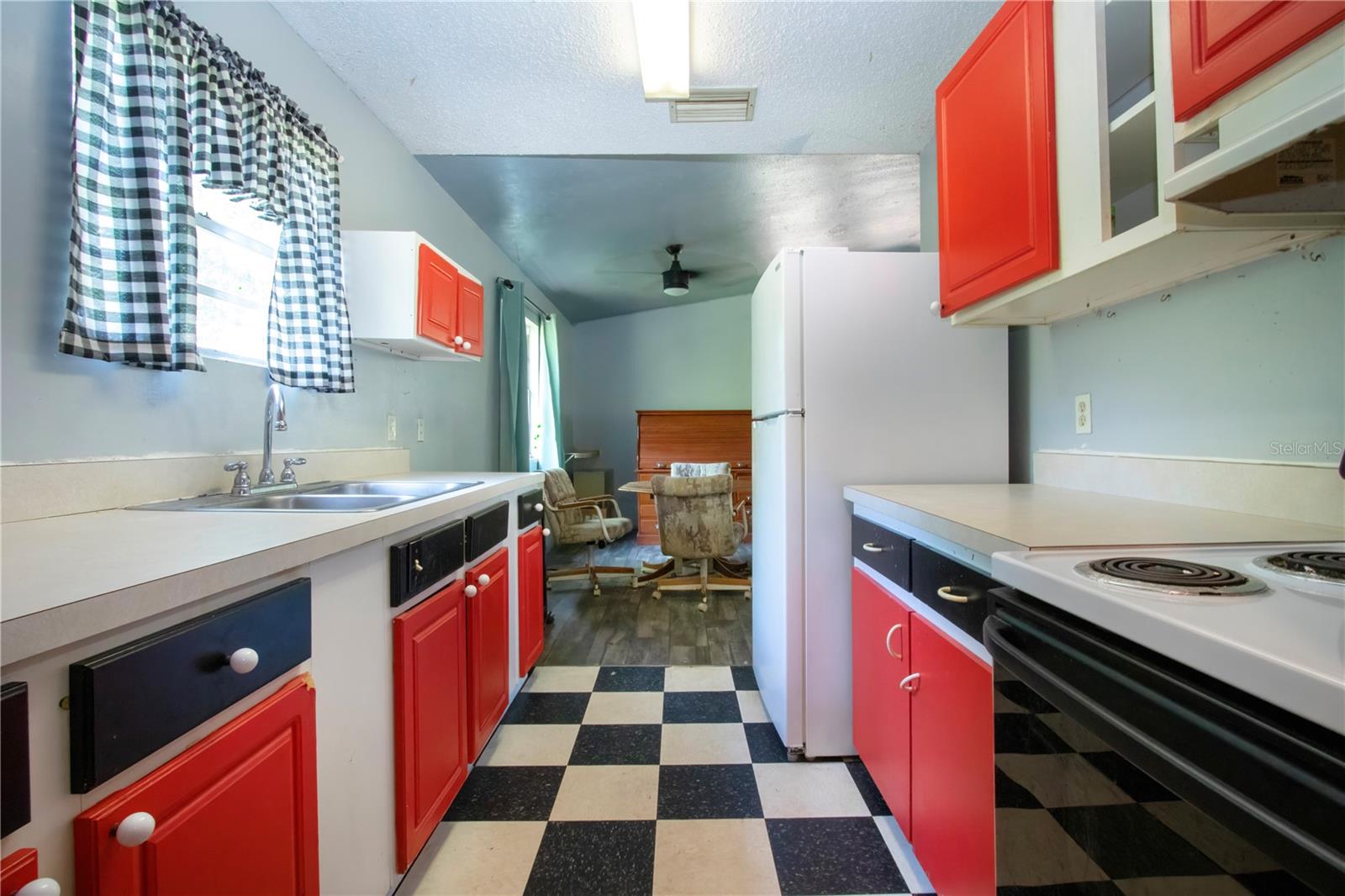Listing photo id 16 for 1616 Lightfoot Road