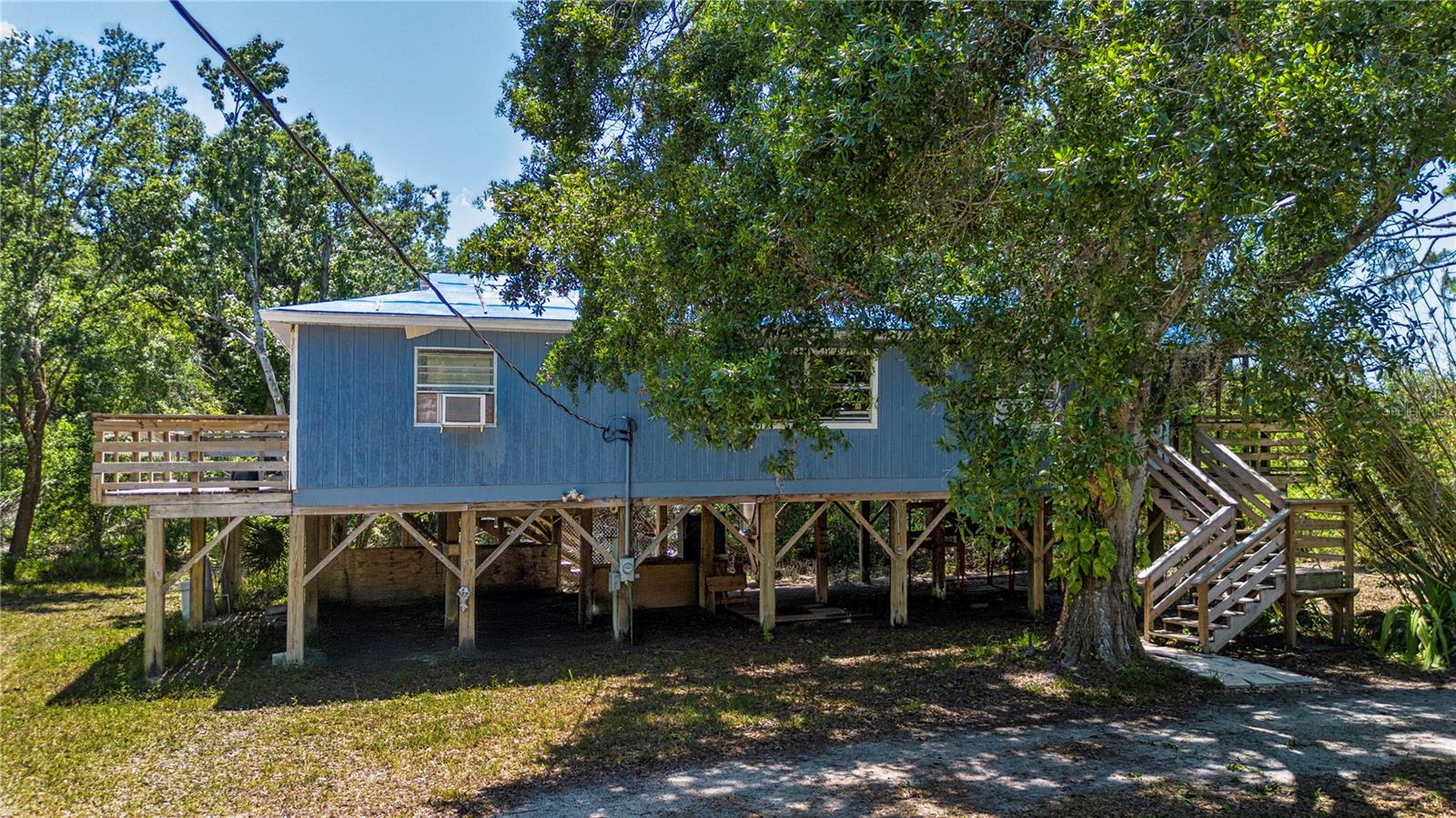 Listing photo id 0 for 1616 Lightfoot Road