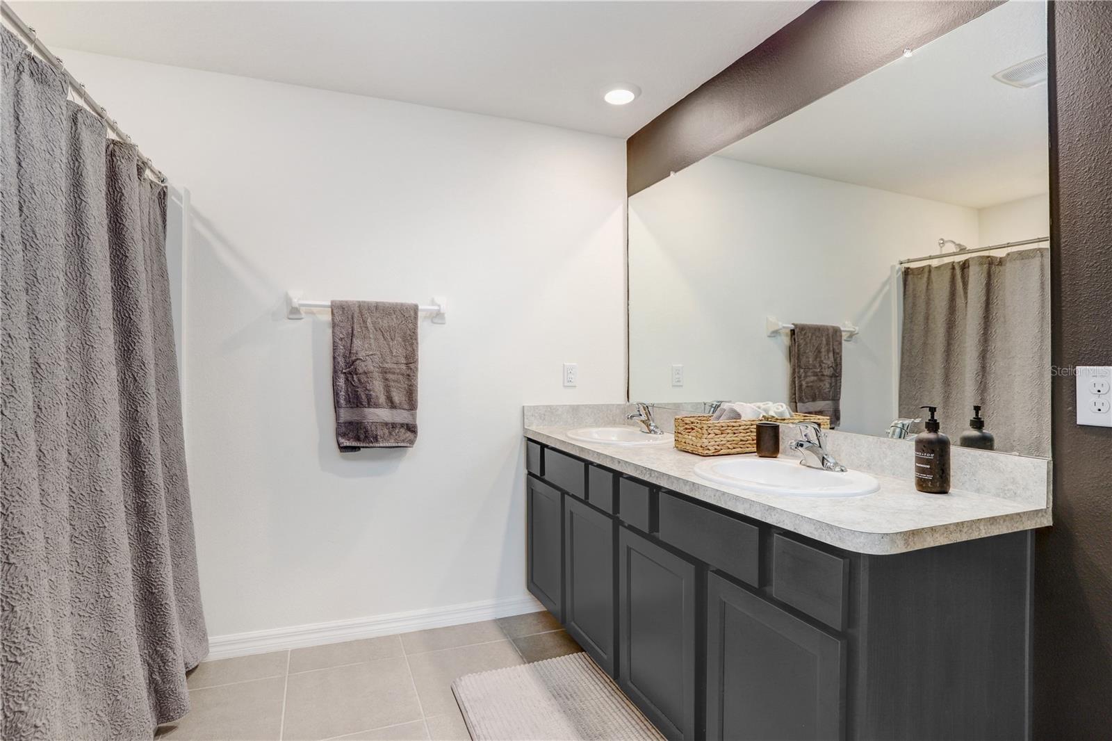 Listing photo id 8 for 7929 Sail Clover Lane