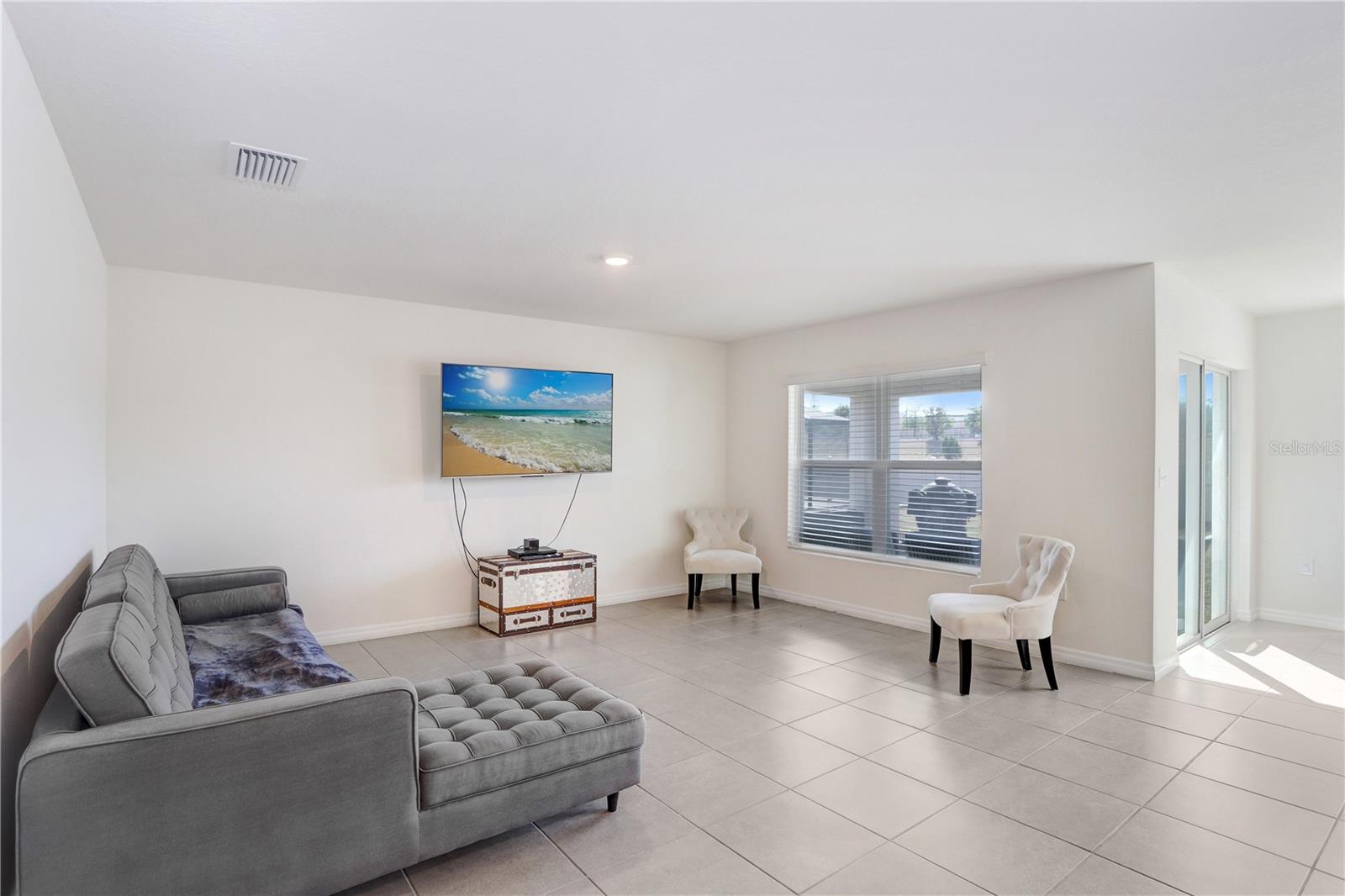 Listing photo id 10 for 7929 Sail Clover Lane