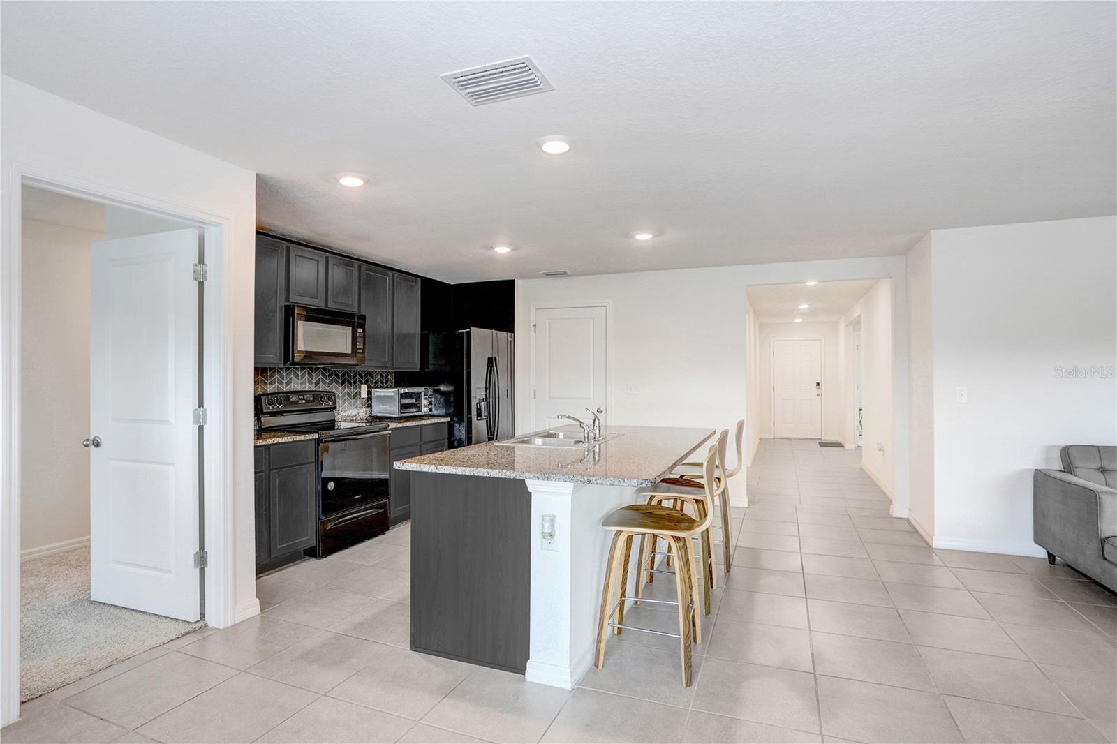 Listing photo id 16 for 7929 Sail Clover Lane