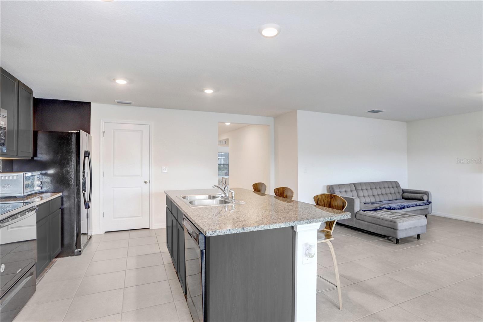Listing photo id 17 for 7929 Sail Clover Lane