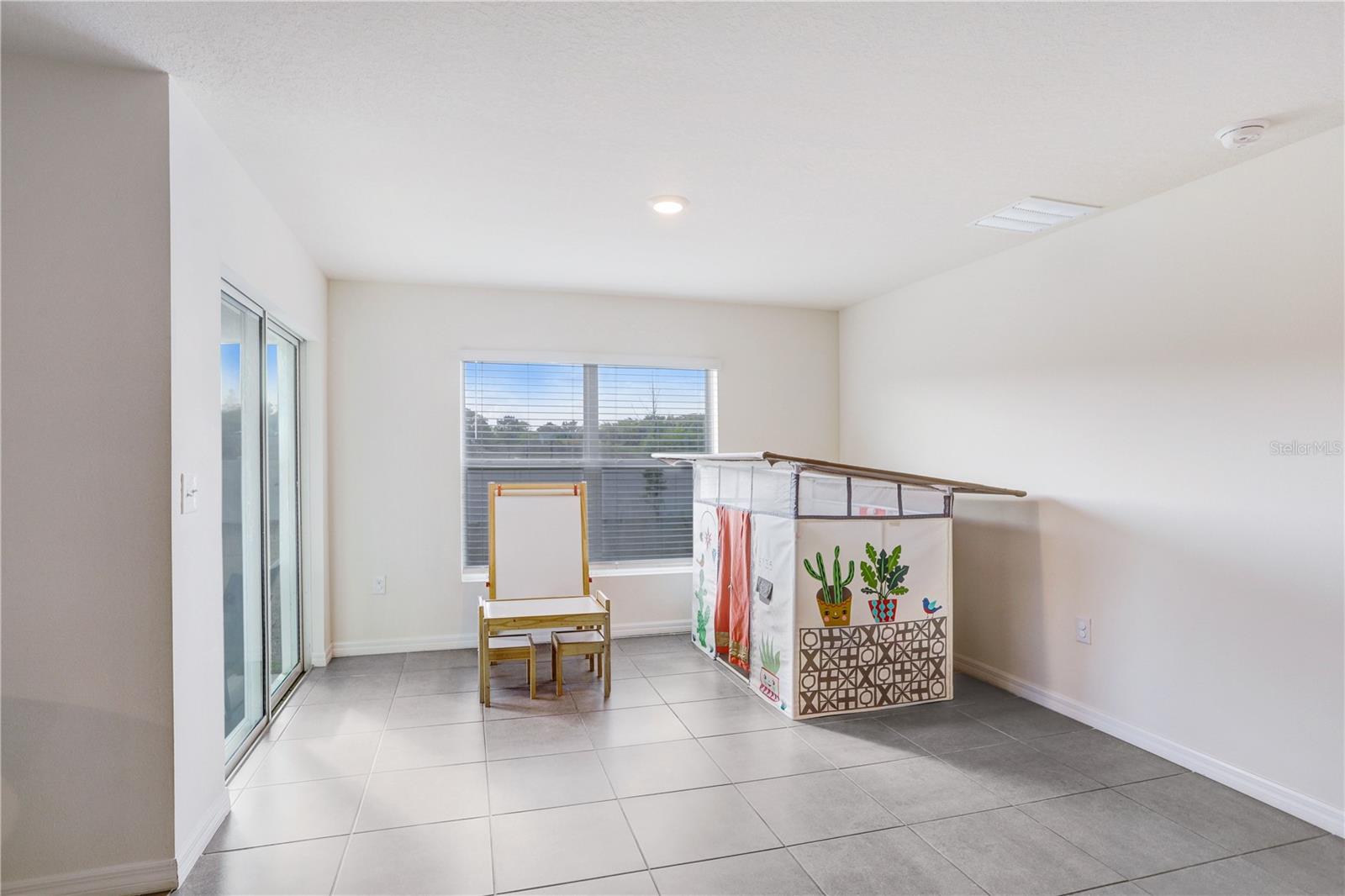Listing photo id 18 for 7929 Sail Clover Lane