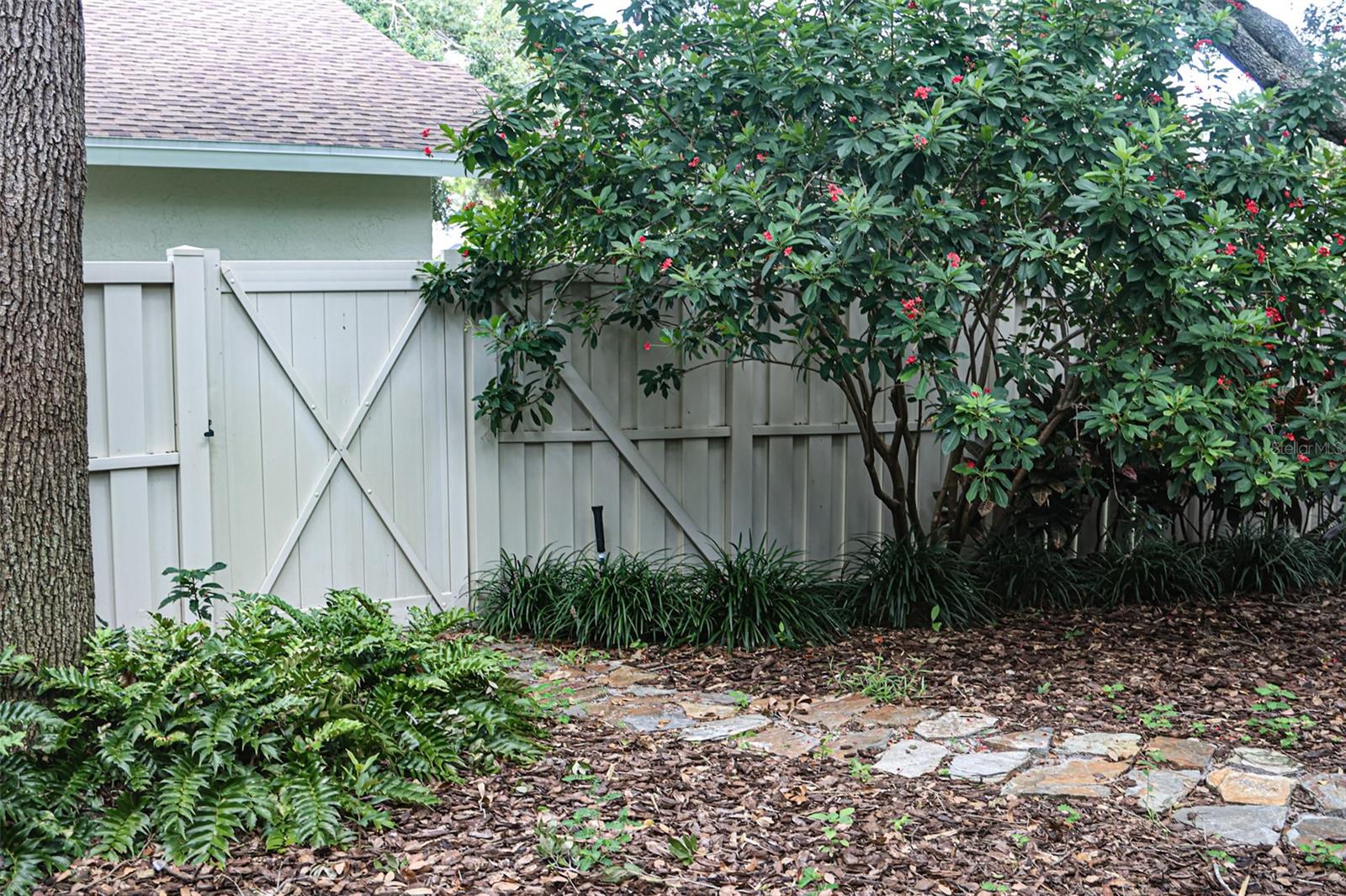 Image 29 of 36 For 826 Glades Court Ne