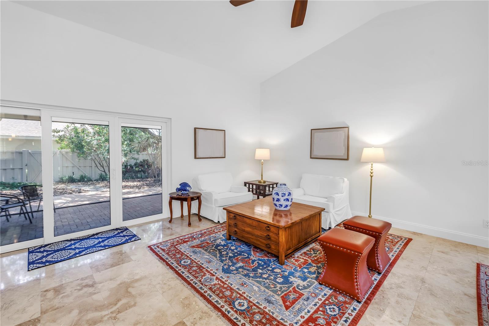 Image 3 of 28 For 826 Glades Court Ne