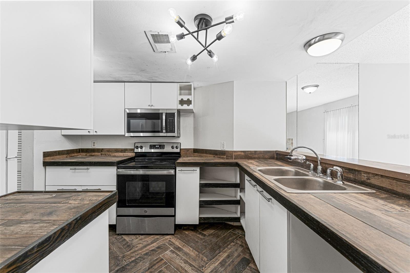 Image 15 of 54 For 4035 Angel Oak Court 101