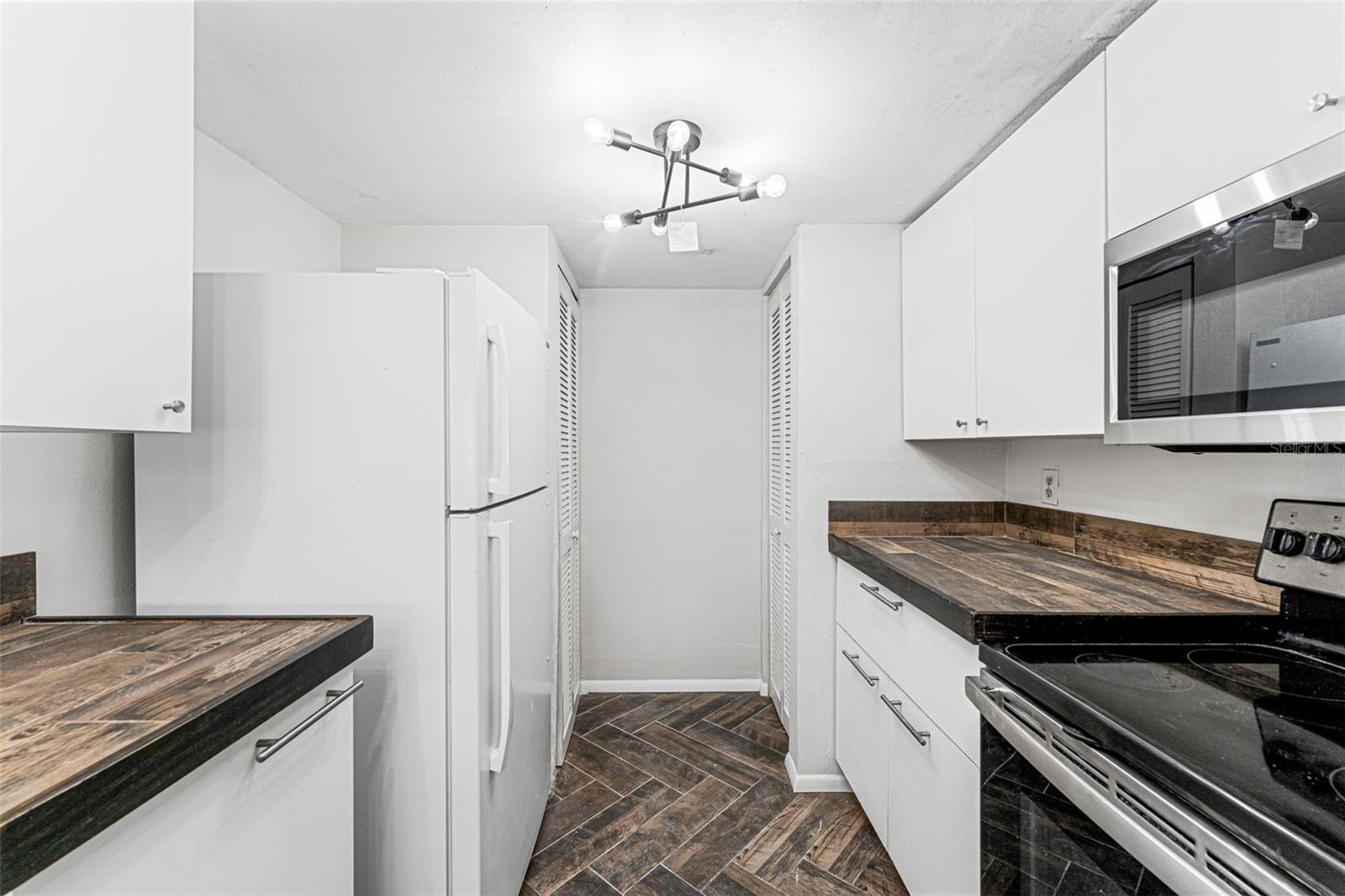 Image 17 of 54 For 4035 Angel Oak Court 101
