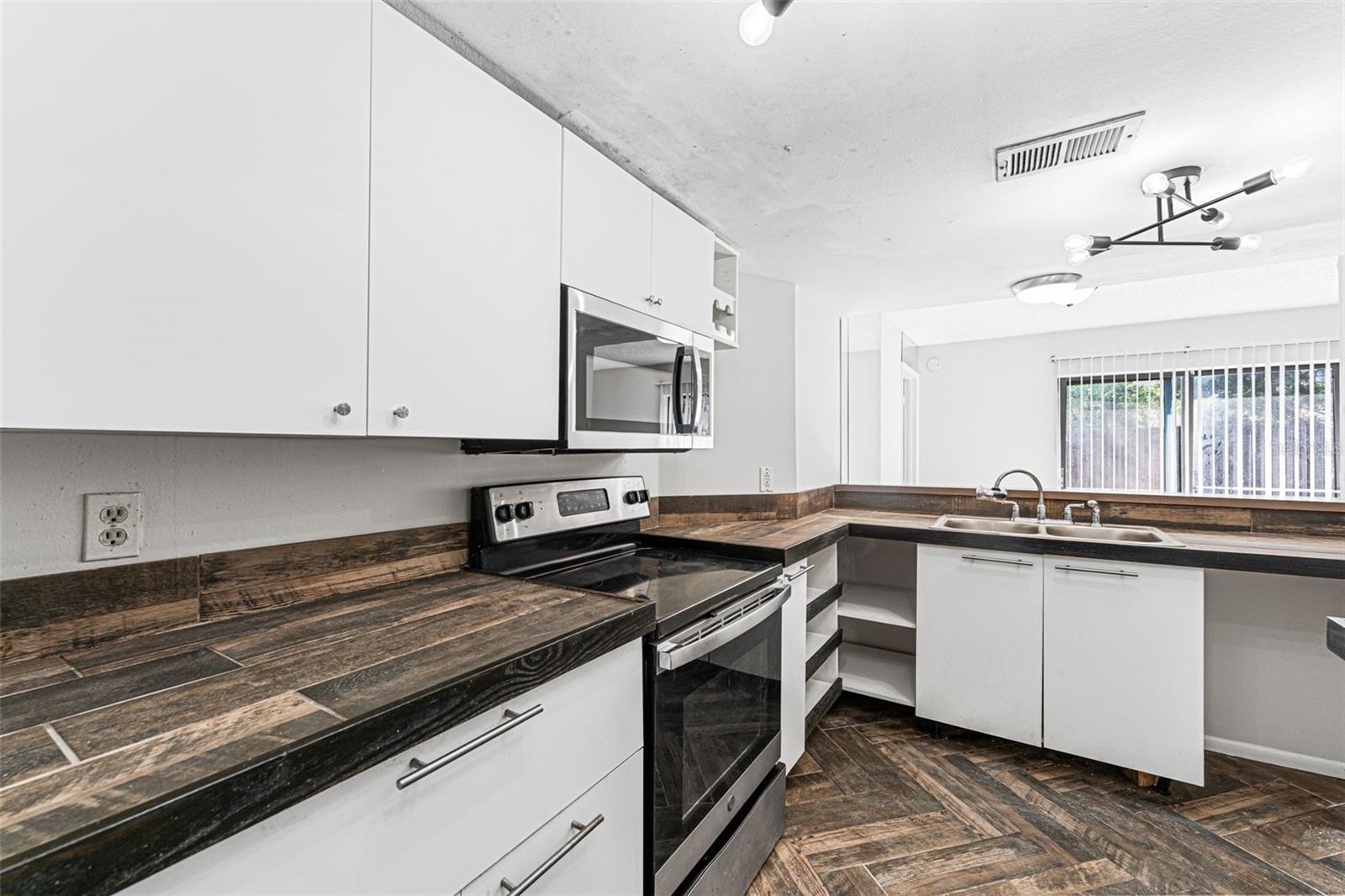 Image 18 of 54 For 4035 Angel Oak Court 101