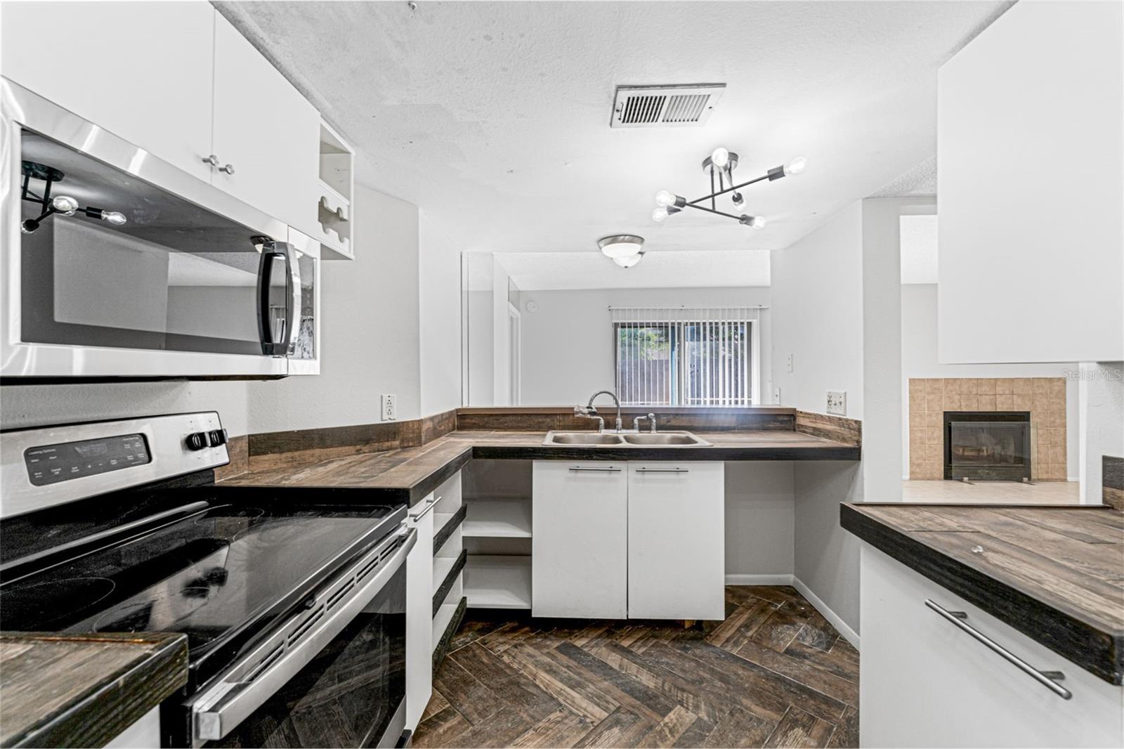 Image 19 of 54 For 4035 Angel Oak Court 101