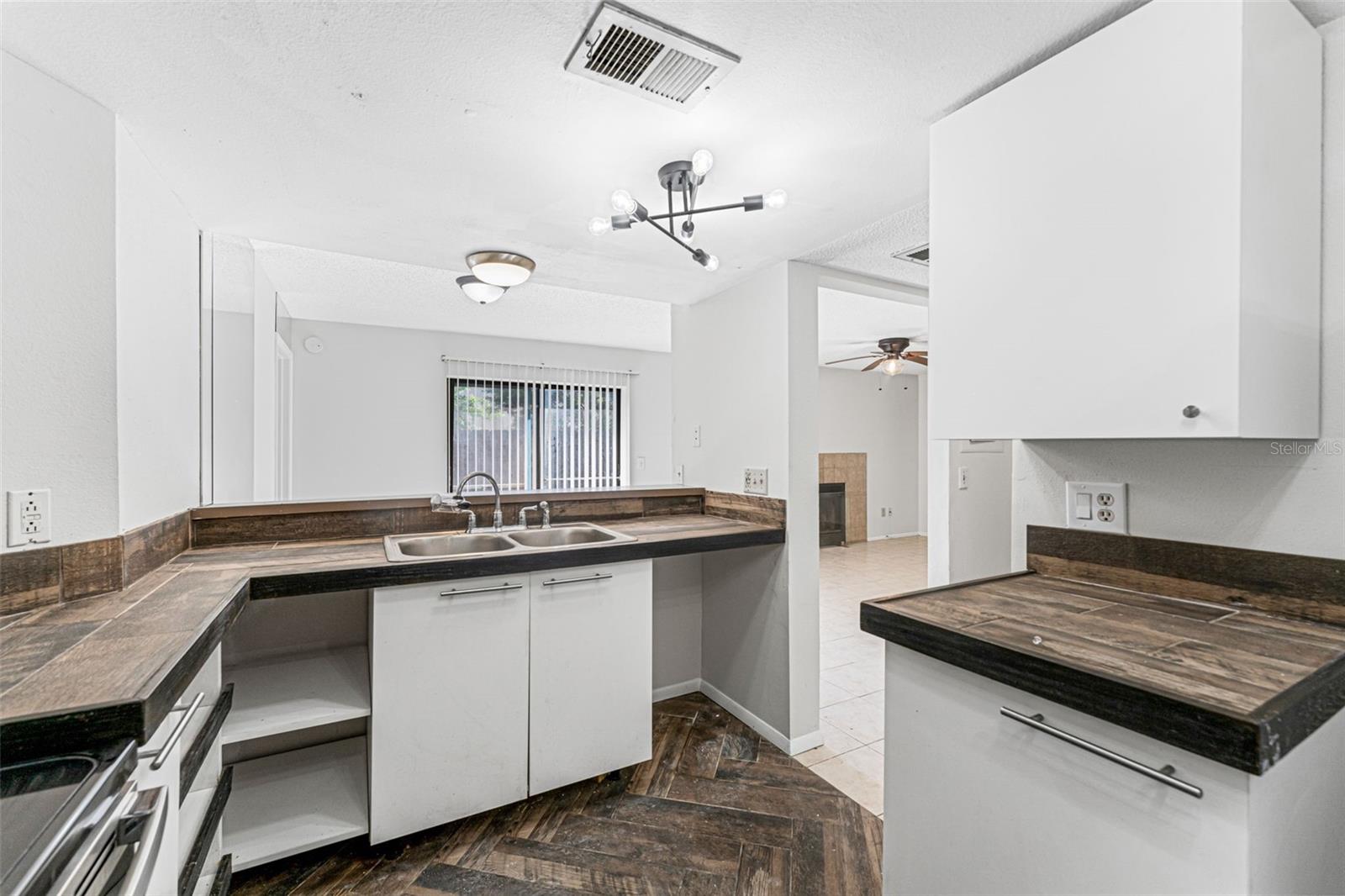 Image 20 of 54 For 4035 Angel Oak Court 101