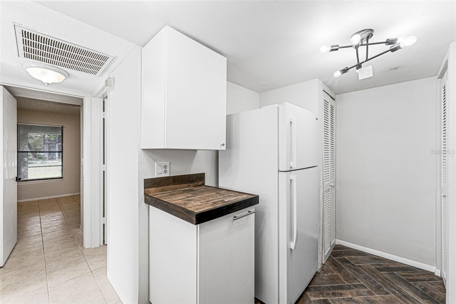 Image 21 of 54 For 4035 Angel Oak Court 101