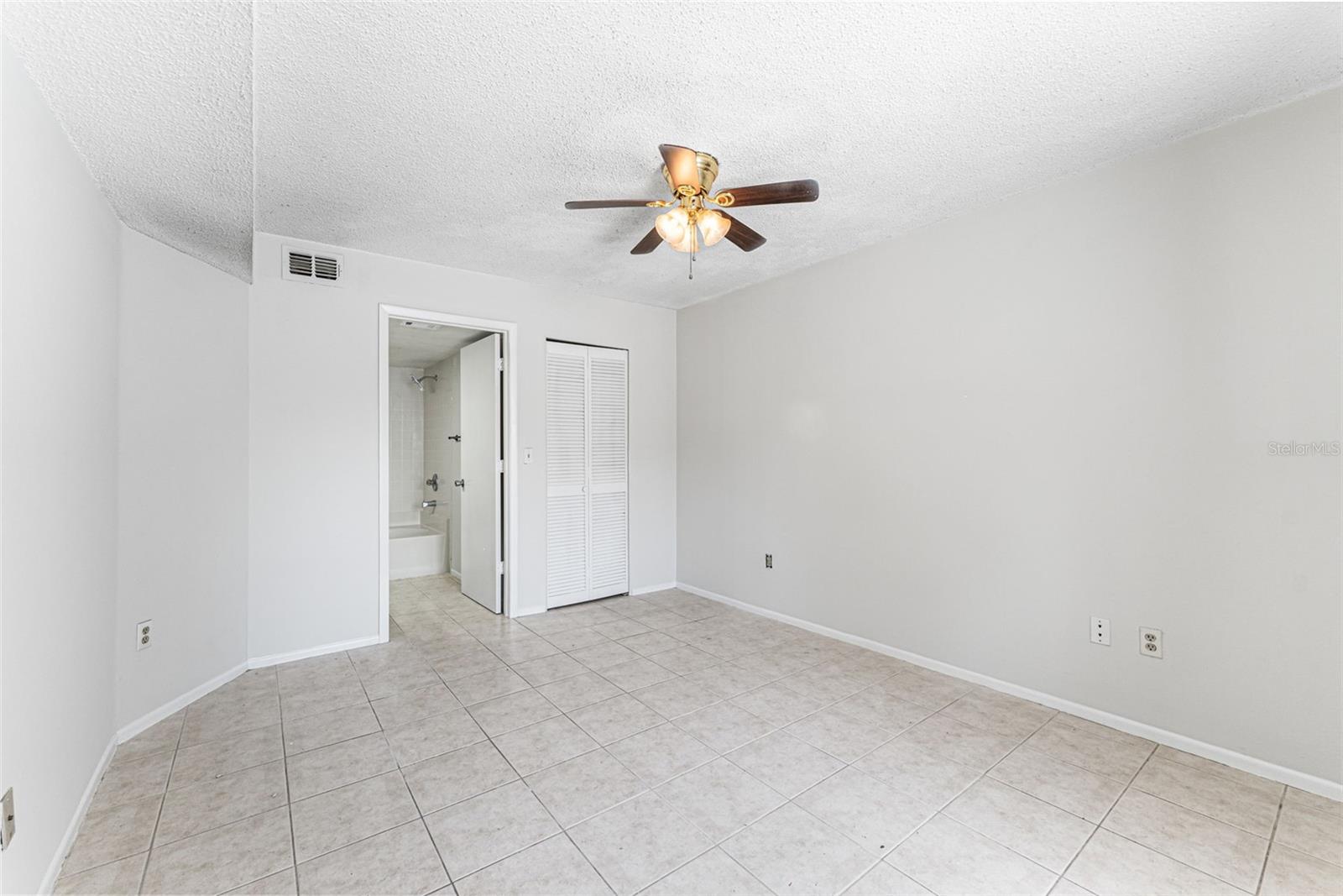Image 22 of 54 For 4035 Angel Oak Court 101