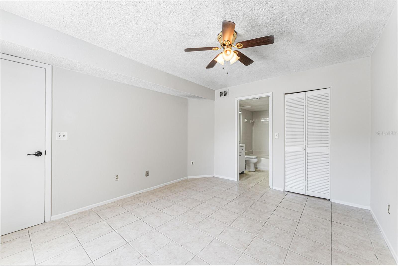 Image 23 of 54 For 4035 Angel Oak Court 101