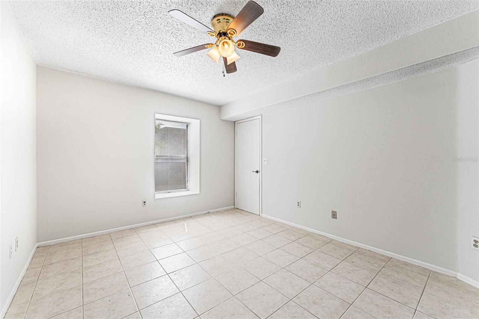 Image 24 of 54 For 4035 Angel Oak Court 101