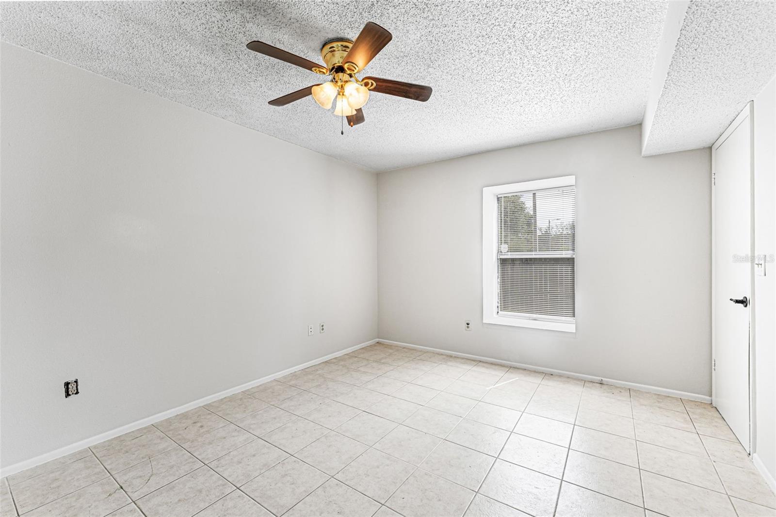 Image 25 of 54 For 4035 Angel Oak Court 101