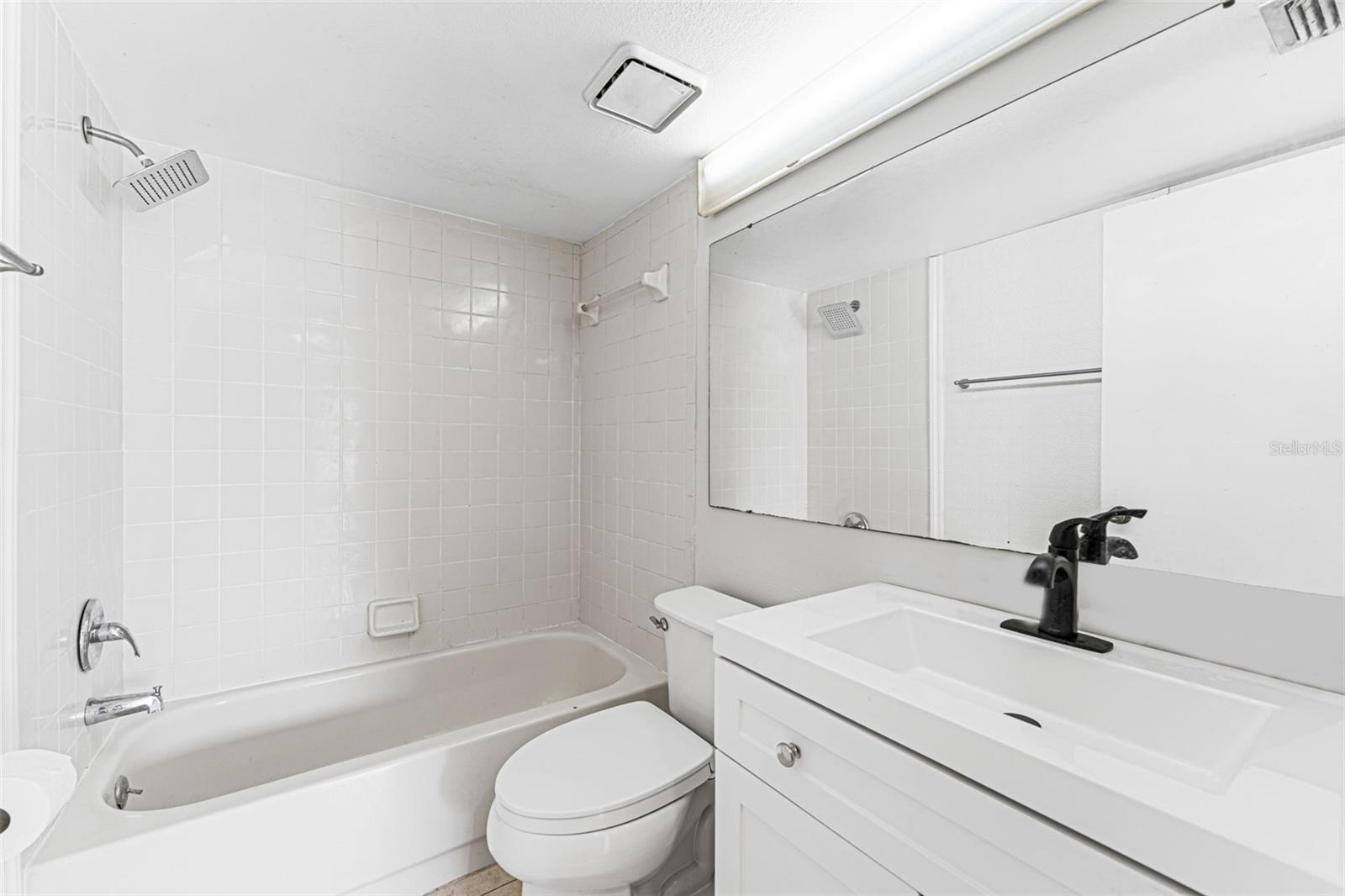 Image 31 of 54 For 4035 Angel Oak Court 101